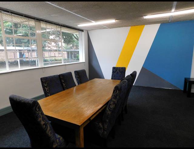 1,005M² OFFICE TO LET IN FERNDALE